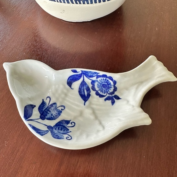 Andrea by Sadek coin or trinket trays. Approximately 6 inches in width. Set of 2 - Picture 4 of 4